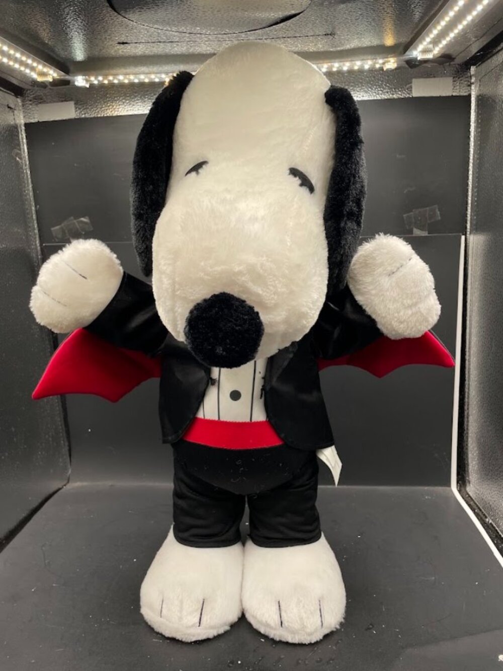 2021 Gemmy Snoopy Porch Sitter Door Greeter Halloween Vampire Dracula Plush
